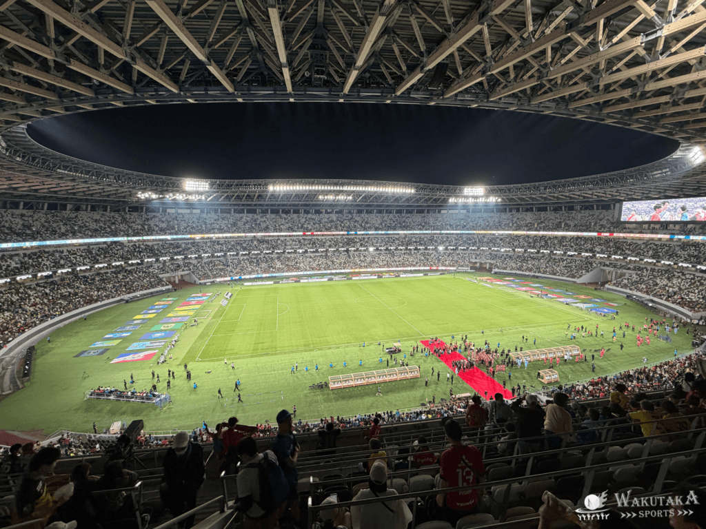 【2026年最新版】国立競技場(MUFGスタジアム)座席ガイド|写真で座席の見え方・雨対策も解説! 40 メインスタンド2層から見た MUFGスタジアム(国立競技場)の座席の見え方