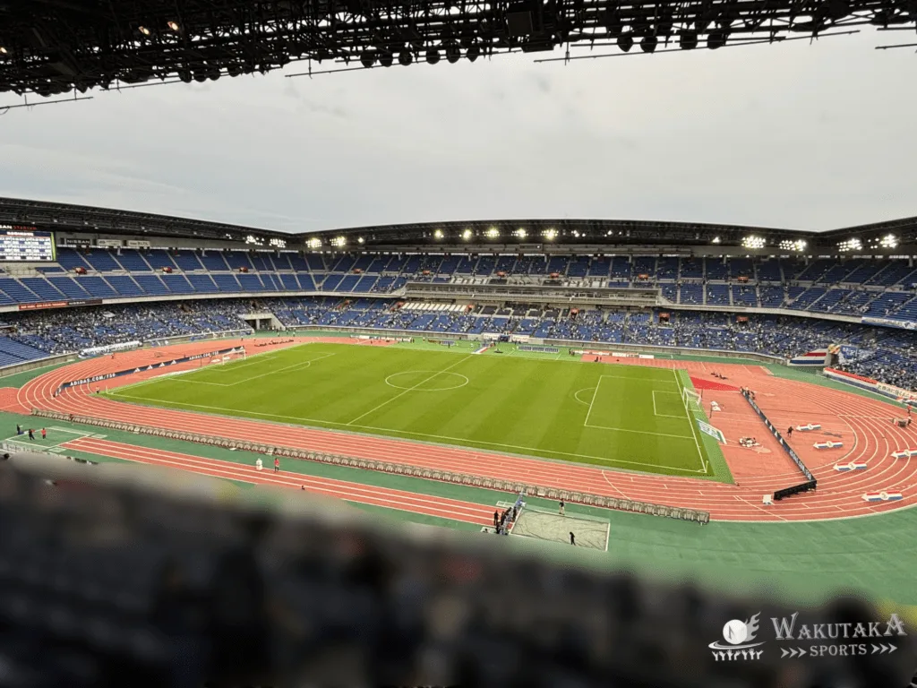 日産スタジアムをバックスタンド(北サイドスタンド寄り)から観戦