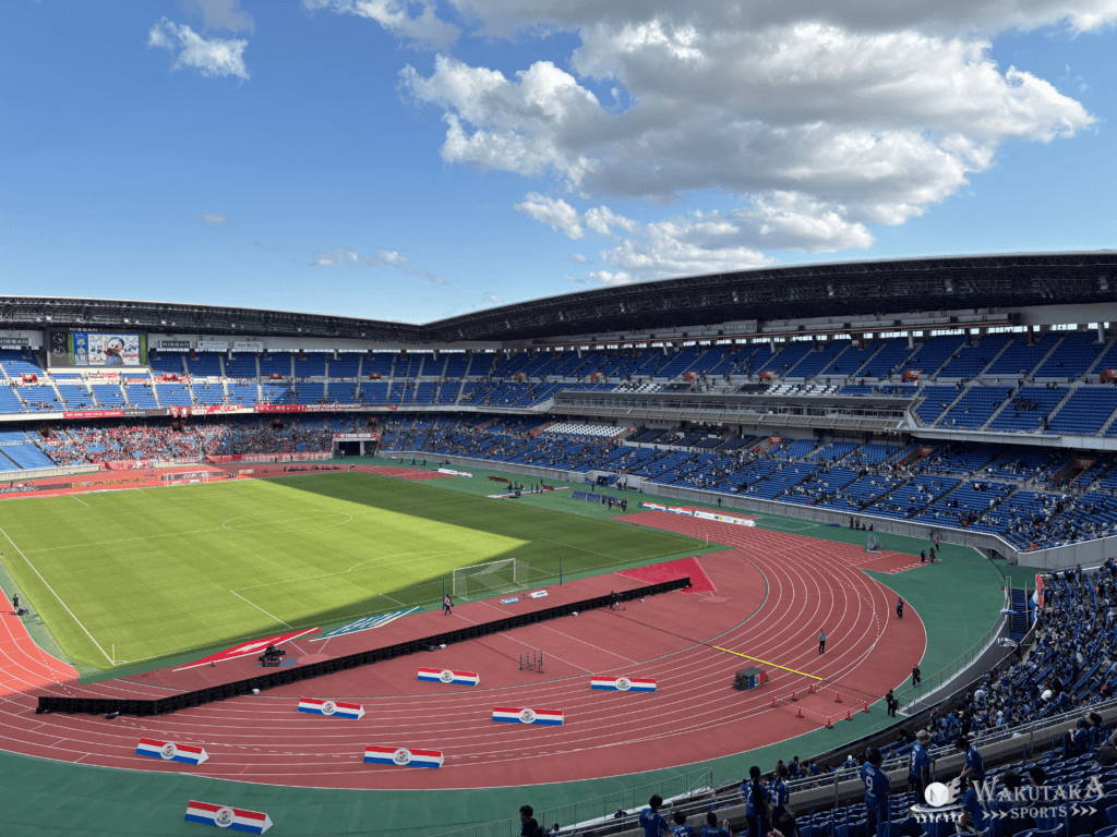 北サイドスタンドからの日産スタジアムの座席の見え方