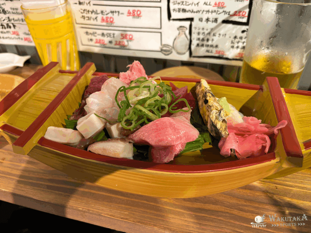 野毛マグロ食堂の「マグロ 舟盛」。1日10食限定ですが、980円とコスパが抜群に良く、しかも美味しい！脂もしつこくない。