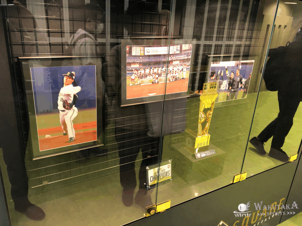 【2025年最新版】京セラドーム大阪の概要~プロ野球の試合日程や飛行機のアクセスを紹介~ 28 BsSQUARE(2022年撮影、現在の展示物は一部変更になっています)