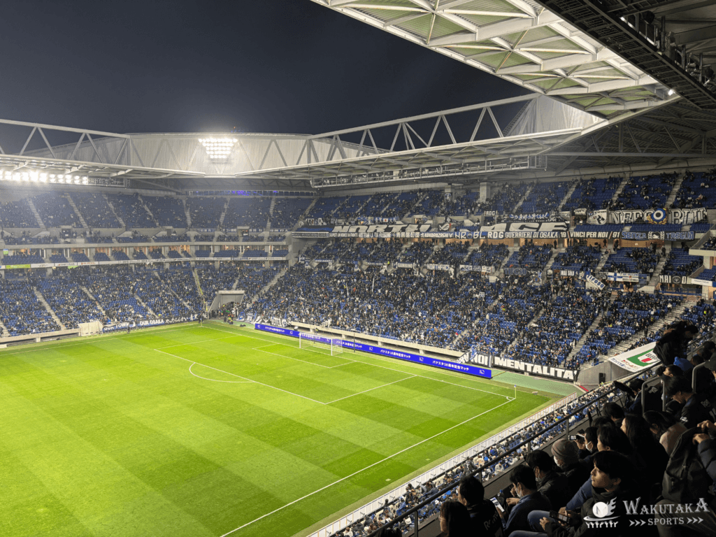 バックスタンド上層からのパナスタの座席の見え方