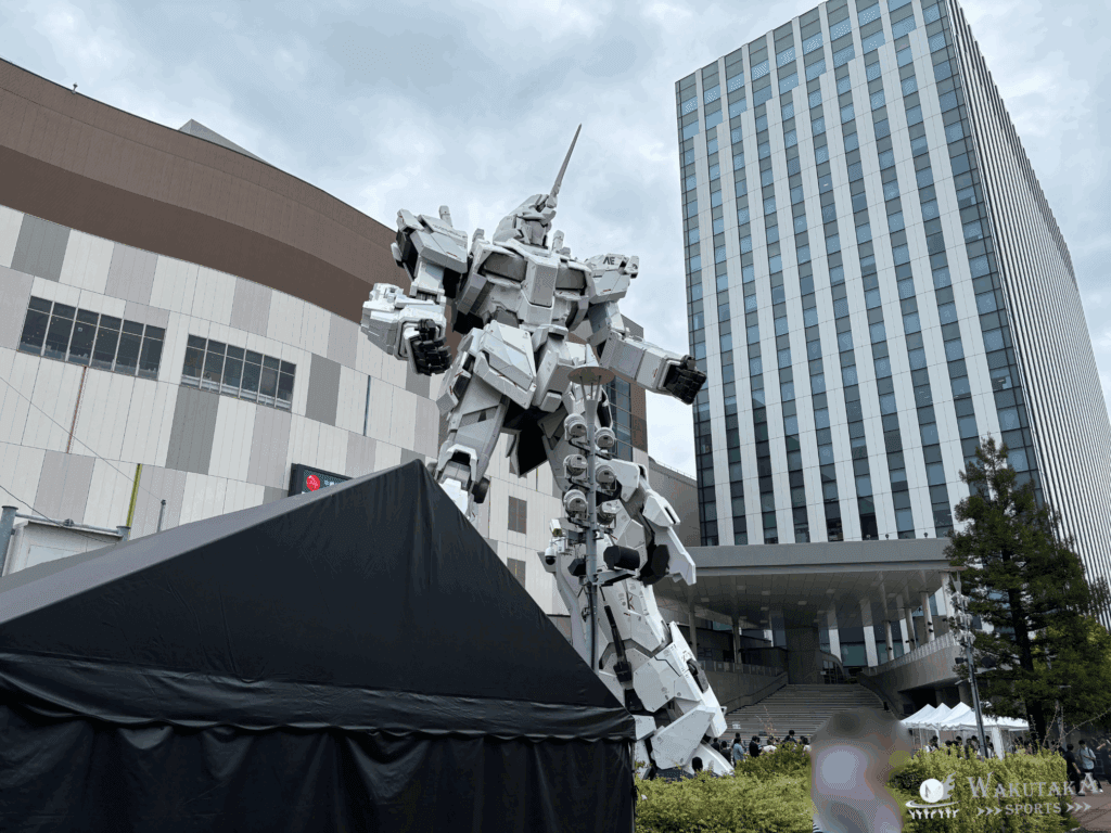 ダイバーシティ東京プラザにあるガンダム像