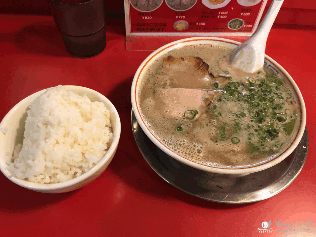 博多だるまの博多ラーメン。スープが濃厚！
