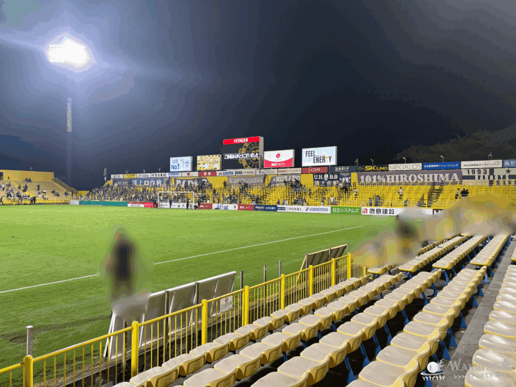 三協フロンテア柏スタジアム（日立台）・バックスタンド中央側からの座席の見え方
