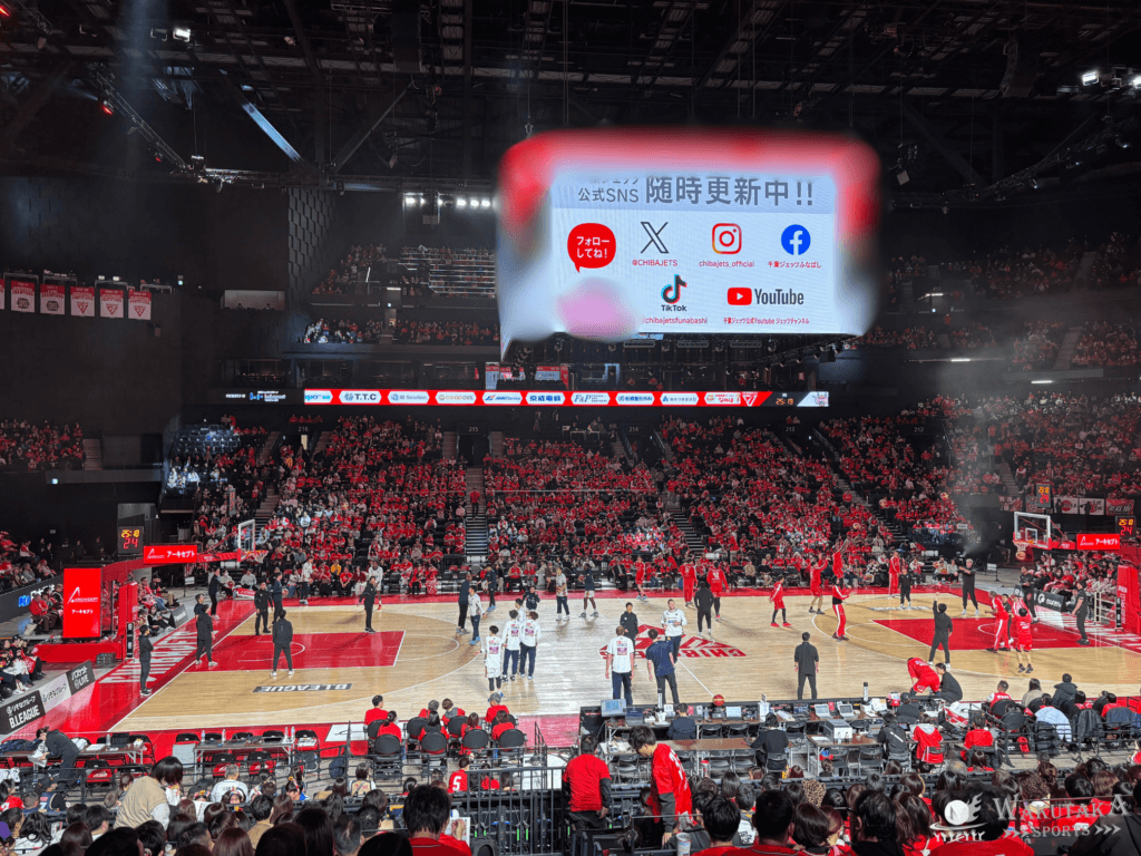 【2026年最新版】ららアリーナ座席ガイド|千葉ジェッツ戦の見え方・おすすめ席を徹底比較 31 ららアリーナ東京の1・2階のセンターサイド席からの座席の見え方